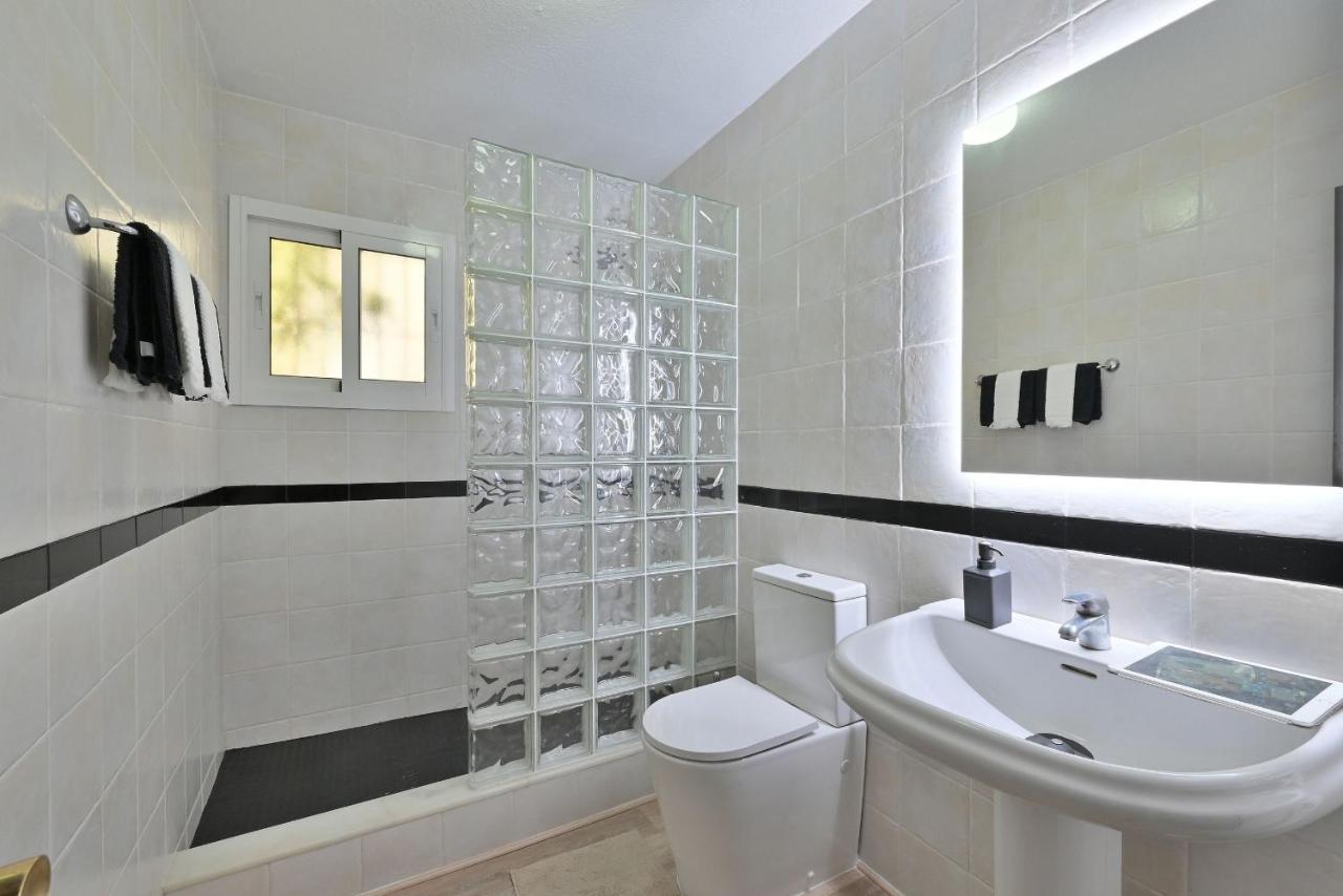 Sitio de Calahonda Bungalow With Large Terrace In A Quiet Park - Beach Nearby מראה חיצוני תמונה