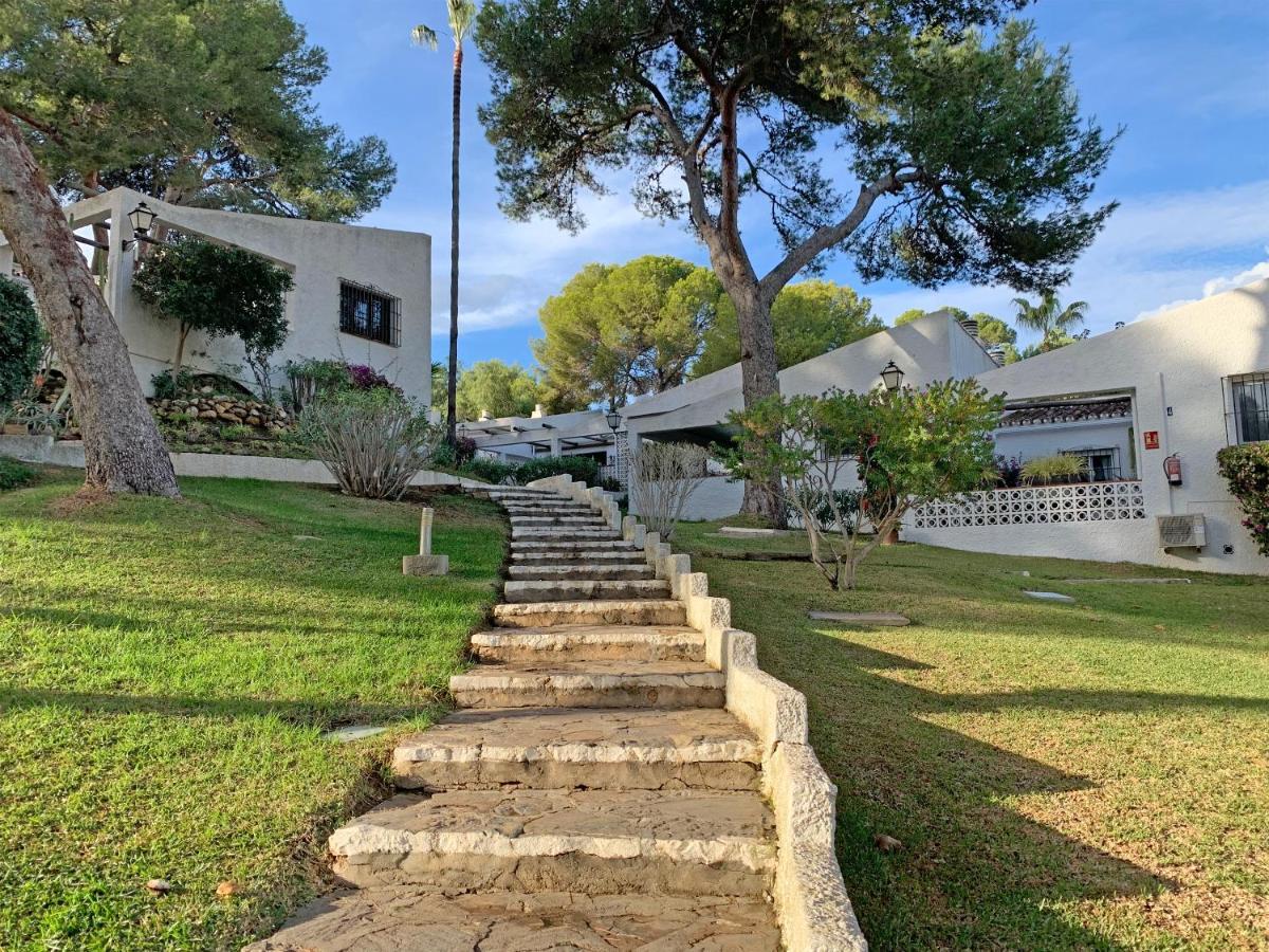 Sitio de Calahonda Bungalow With Large Terrace In A Quiet Park - Beach Nearby מראה חיצוני תמונה